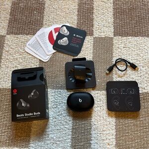 Beats Black Wireless Studio Buds